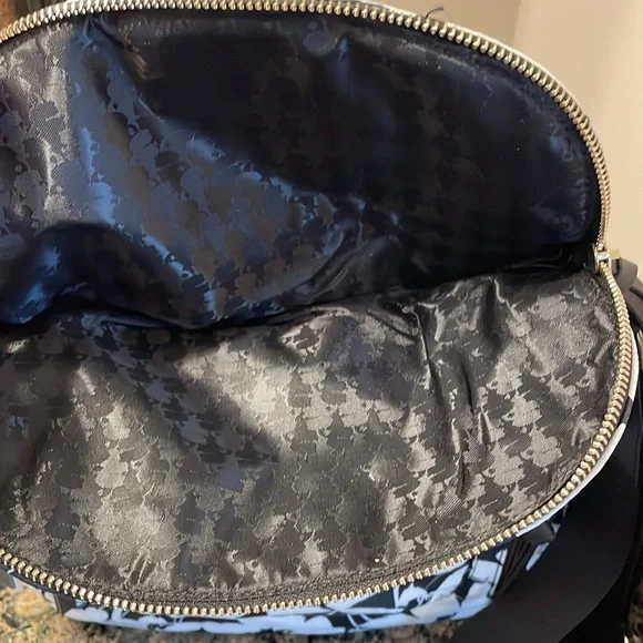 Karl Lagerfeld Paris Cara White/Black Floral Crossbody Retail 168.00 NWT - Picture 7 of 13